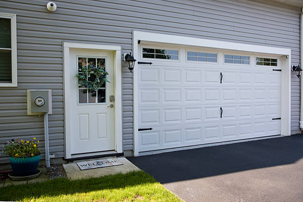 24/7 Emergency Garage Door Panel Replacement experts in Hope Valley, RI